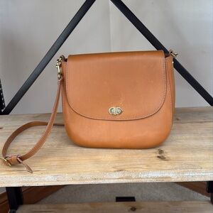 Clare V. Turnlock Louis - Cuoio